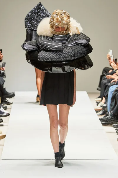 Look 12